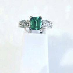 18k Gold Bead Set Emerald acts & Diamond Cocktail Ring
