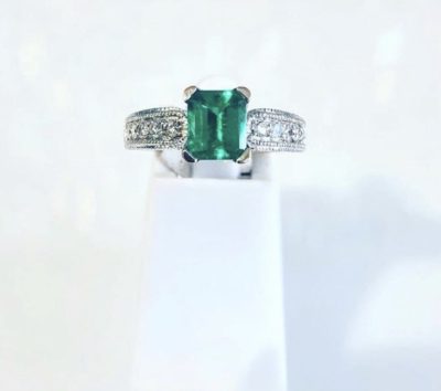 18k Gold Bead Set Emerald acts & Diamond Cocktail Ring