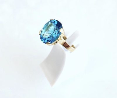 10k Gold & Blue Topaz solitaire Ring - Image 2