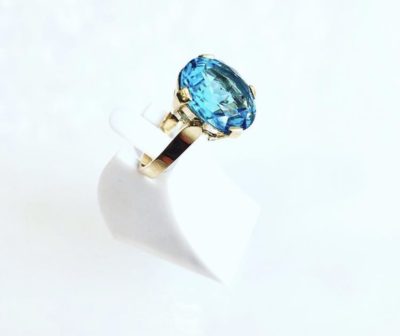 10k Gold & Blue Topaz solitaire Ring - Image 3