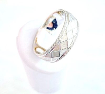 Custom 10k Men’s Detailed Wedding Band - Image 3